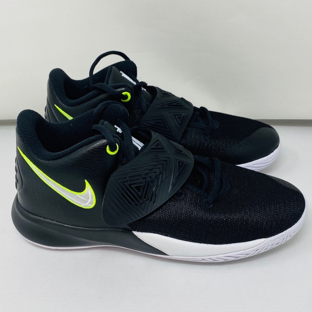 NIB**KYRIE FLYTRAP III**US 5.5***$85 - Picture 2 of 9